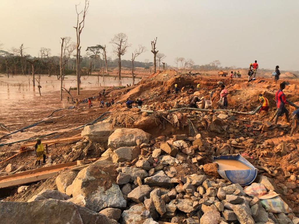 Cameroun-Colomine :: Martyr pour les femmes enceintes et les enfants « mineurs » des sites miniers
